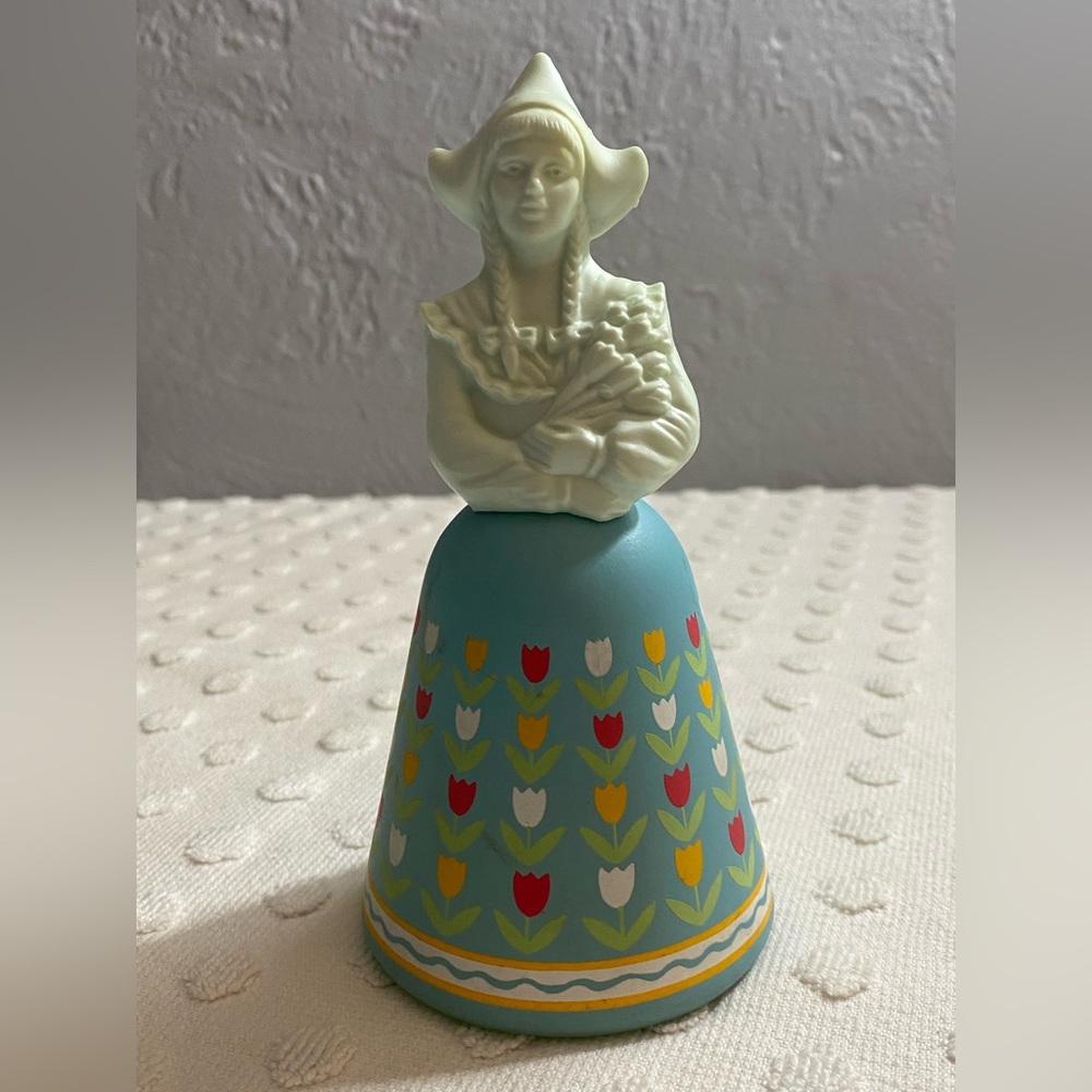 Vintage Avon Belles Of The World (32) Dutch Maid--Decanter Moonwind Cologne